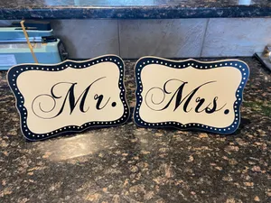 Mr/Mrs signs pair