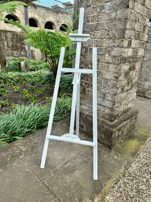 Easel