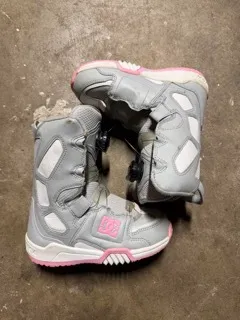 4K: DC Shoes Snowboarding Boots  (Grey, white, pink w/BOA)