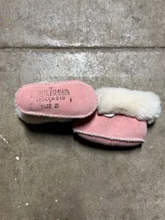 2T: Minnetonka (Pink w/white sherpa)