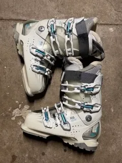 24: Salomon ski boot - RS85W (White)
