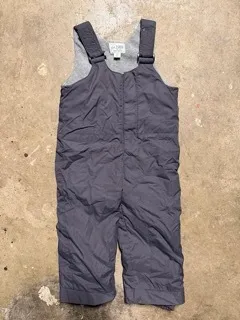2T: Place Black Bib