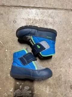 8T: See Kai Run (Blue w/green piping)