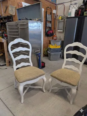 CHAIR - ANTIQUE WHITE
