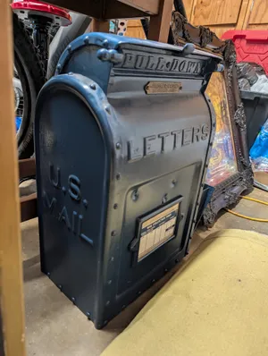 CARD BOX - SPECIALTY  / NOVELTY - METAL US POSTAL LETTER BOX 