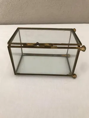 Glass vintage ring holder