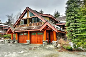 4 bedroom Cedar Hollow - ski-in/out - private hot tub