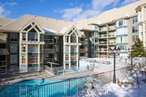 2 bedroom + Den Woodrun Lodge - Ski-in/out