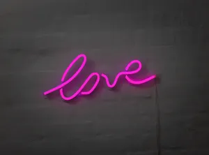 Ljusskylt - Love
