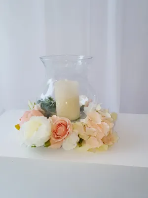 Hourglass vase with floral base and pillar 