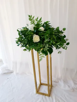 Chunky metal stand with arrangement CEREMONY AND RECEPTION