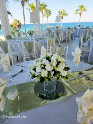 Classic bouquet centrepiece 