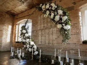 Round mesh arch with floral arrangement CEREMONY & RECEPTION AG2019B
