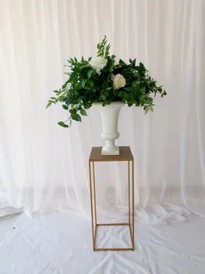 Metal frame stand with urn and arrangement CEREMONY ONLY
