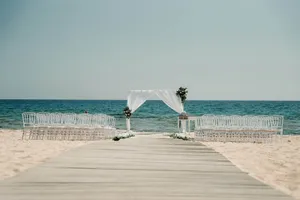 White classic A-symmetrical arrangement arch CEREMONY ONLY AG3001