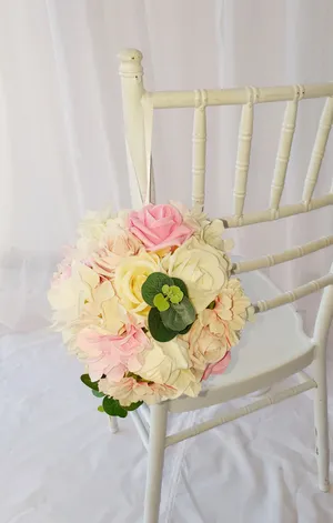 Hanging round floral chair arrangement AE2014 