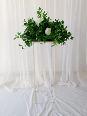 Metal stand with arrangement CEREMONY ONLY AE2054A