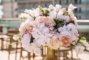 Medium arrangement on short stand TP3010