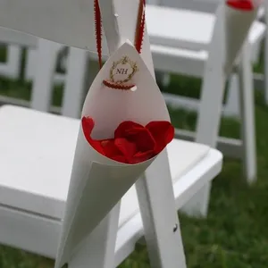Hanging confetti cone with fresh petals AE2001 