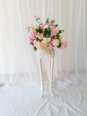 Oriental stand with arrangement CEREMONY ONLY AE2047A