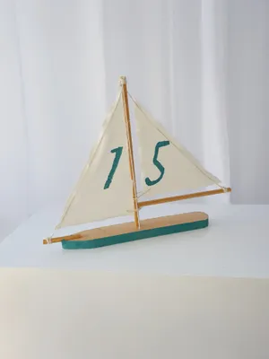 Table number handmade boat