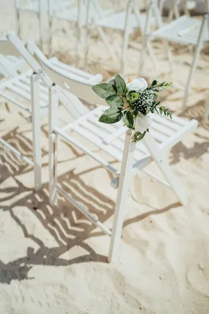 Small bunch arrangement for chair decoration AE2016
