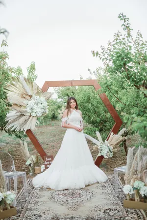 Rustic hexagon arch with 