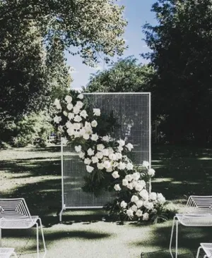 Square mesh arch with floral arrangement CEREMONY & RECEPTION AG2018B