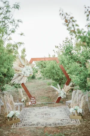 Rustic hexagon arch with 