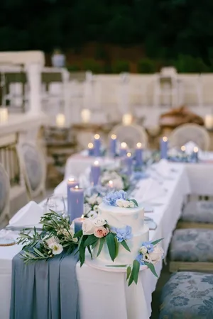 Chemin de table bleu marine