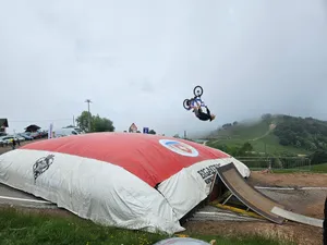 Airbag Skatepark Jump 