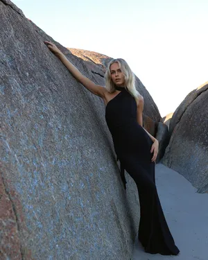 Fabine Gown Black