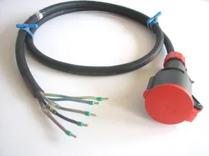 Adaptateur Tétraphasé 32A épanoui / 32A P17 Femelle 0,5m