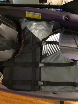 Adult M/L Life Vest— L-001