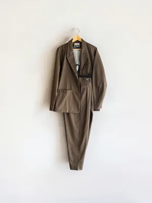 Setup with tucked pants
