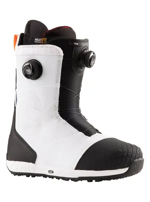 Snowboard boots