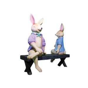Figurina Iepuri pe banca ( set 2 bc ) 1,8 x 2,3m