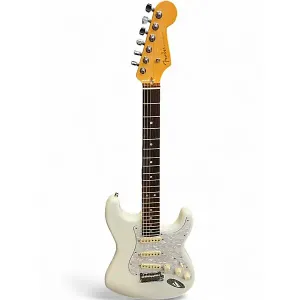 Guitarra Eléctrica Fender American Ultra II Stratocaster Blizzard Pearl Solid Body 1500000432819 con estuche Rígido y Strap 