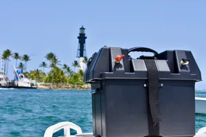 Marine Deep Cycle Battery / Hubble Plug Connector