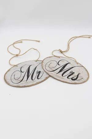 Mr. & Mrs. Sign (Oval)