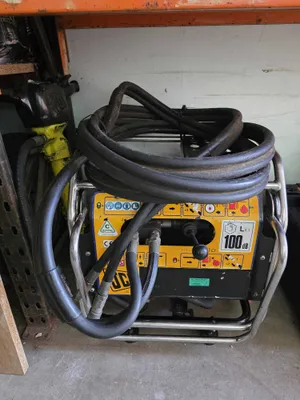Heavy duty hydraulic breaker pack