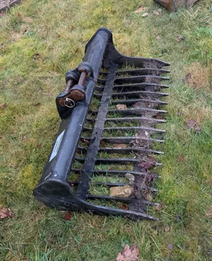 Riddle bucket for diggers