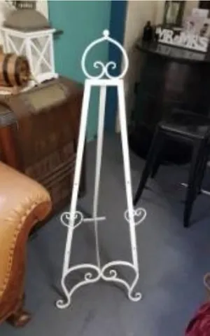 Cream Metal Easel
