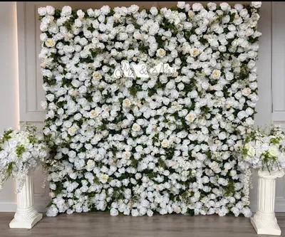 Wedding flower wall and columns with florals