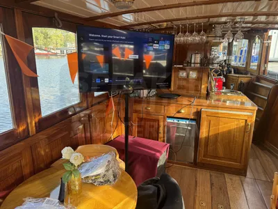 tv scherm salon boot Amsterdam zonder stroom