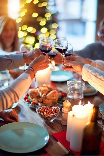 Weihnachtsfeier eines kleinen Teams am Niederrhein – Kollegen feiern gemeinsam in einer Eventlocation
