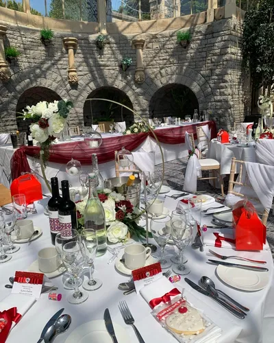 From luxury backdrops and flower walls to draping, lighting and statement décor, Enchanted Weddings & Events Bristol  offers bespoke wedding styling tailored to your venue and vision.