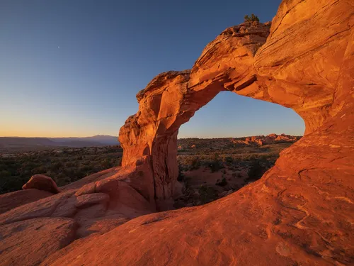 Broken Arch Trail