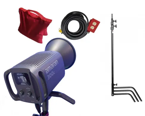 Lámpara Amaran 300C RGB con C-stand, sandbag y extensión.