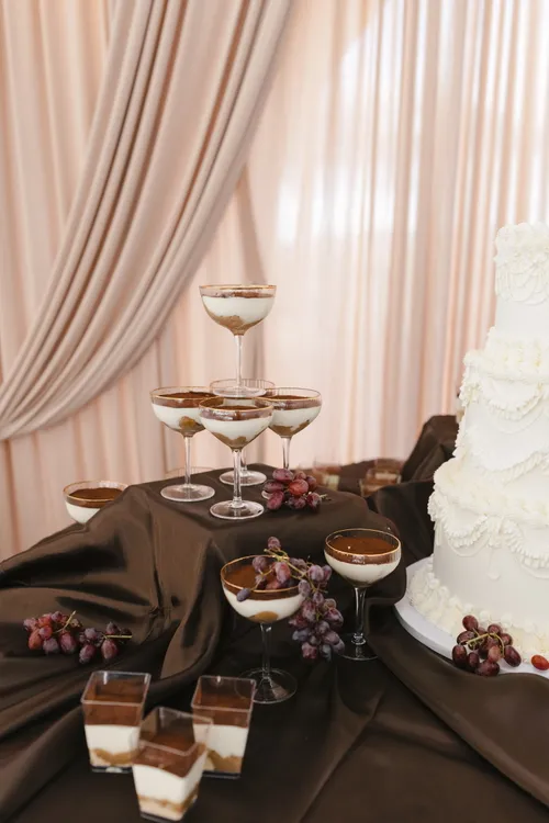 Ribbed Champagne Glass with Gold Rim